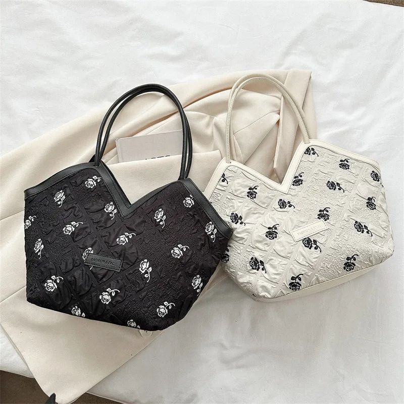Sac à main motif a fleur 
